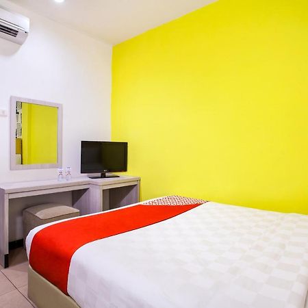 Oyo 119 Belvena Hotel Jakarta Exterior photo