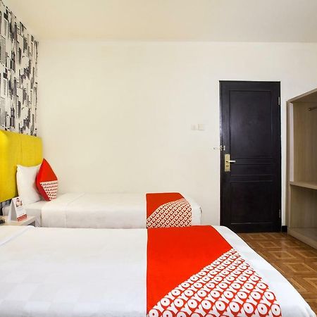 Oyo 119 Belvena Hotel Jakarta Exterior photo