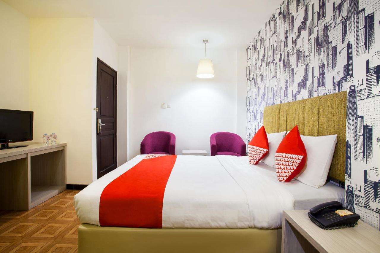Oyo 119 Belvena Hotel Jakarta Exterior photo