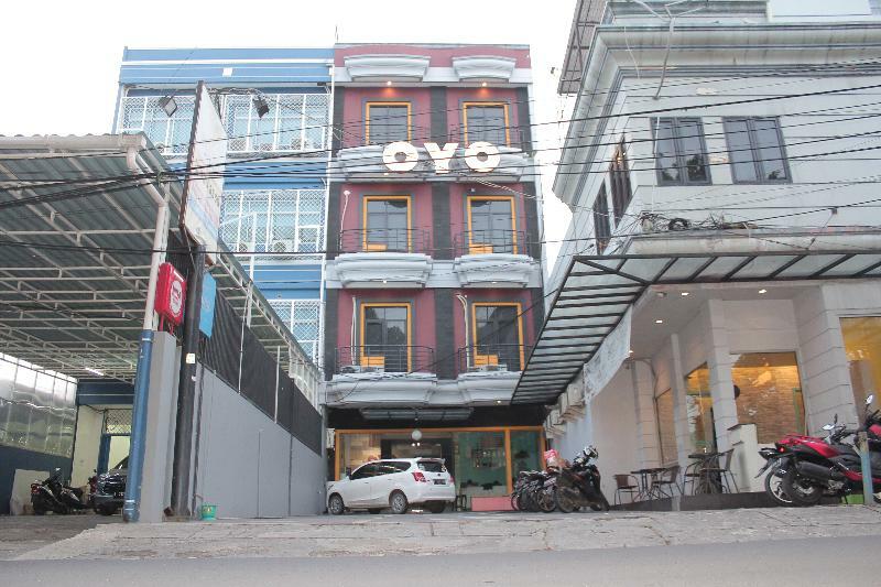 Oyo 119 Belvena Hotel Jakarta Exterior photo